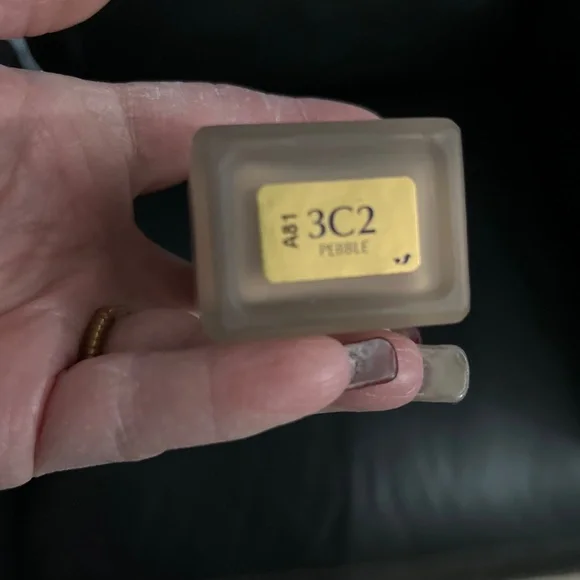 Estée Lauder Double Wear Foundation - Picture 5 of 5